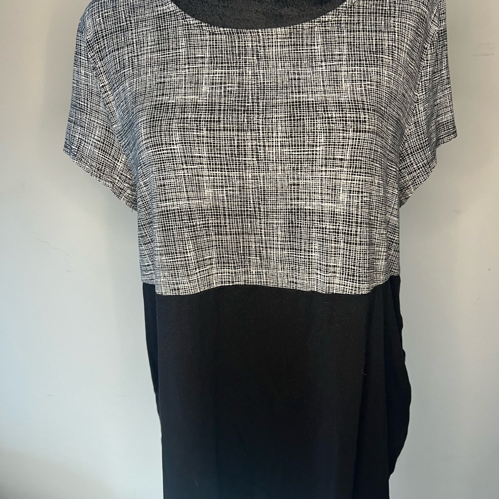 Alfani Black and White Boxy Short Sleeve Blouse